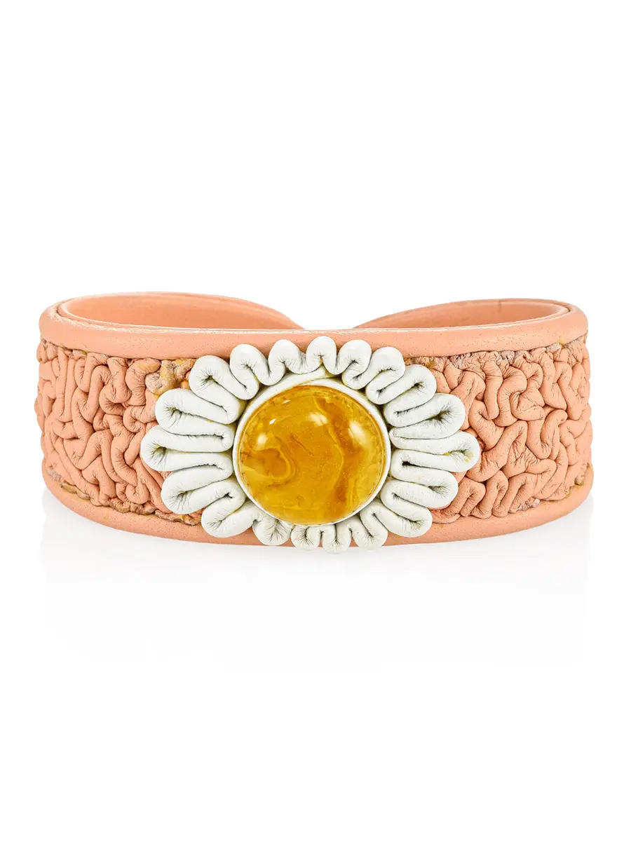 картинка Браслет на жёсткой основе из розовой кожи с натуральным янтарём «Нефертити» в онлайн магазине