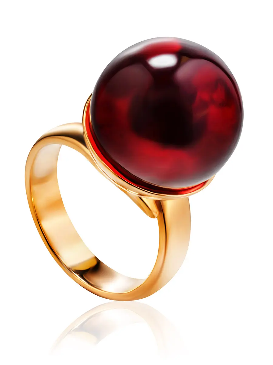 картинка Роскошное кольцо «Париж» с крупной ярко-красной вставкой из янтаря в онлайн магазине