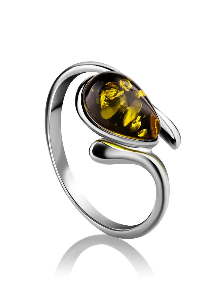 картинка Нежное кольцо из серебра и янтаря зелёного цвета «Гермия» в онлайн магазине