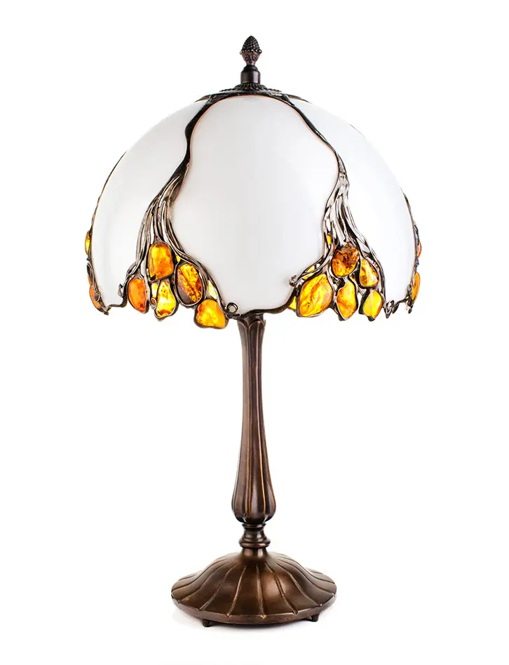 картинка Роскошная лампа с натуральным балтийским янтарём в онлайн магазине