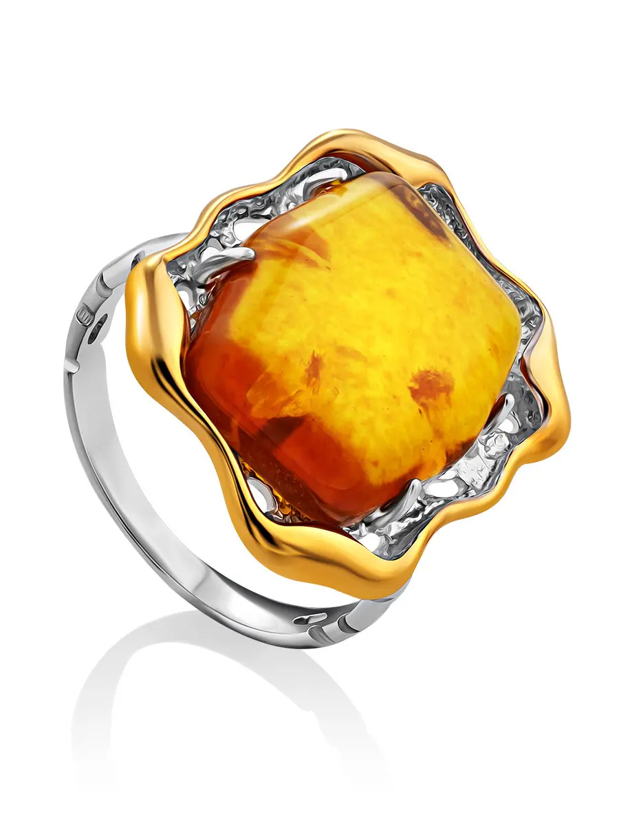 картинка Крупное эффектное кольцо «Иллюзия» из серебра и янтаря в онлайн магазине