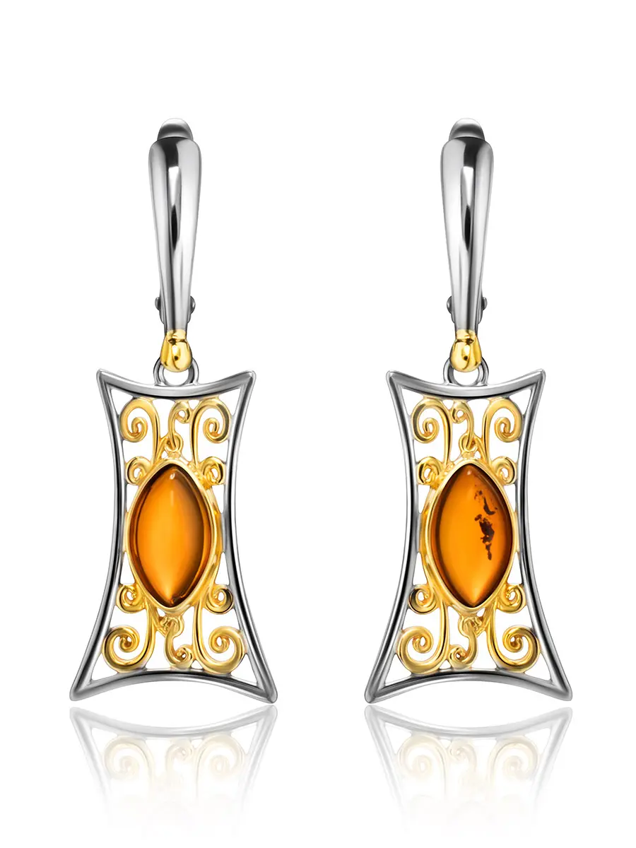 картинка Подвесные серьги «Арабеска» из серебра и натурального коньячного янтаря в онлайн магазине