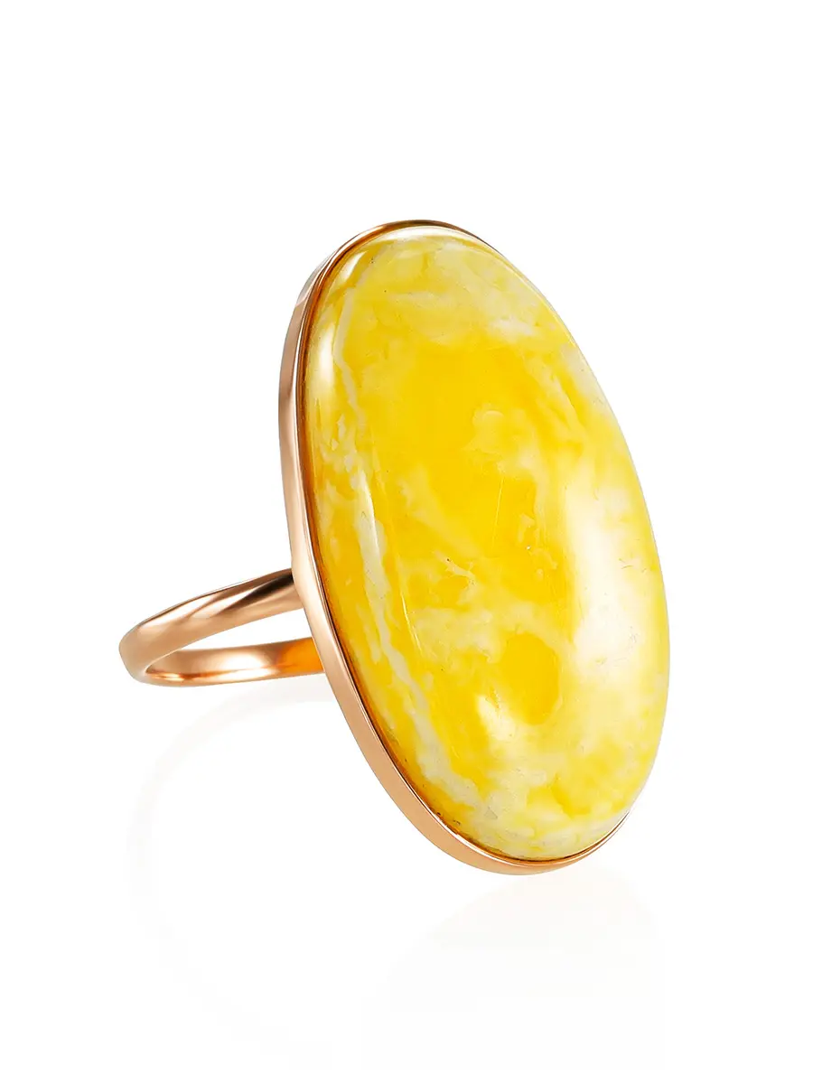 картинка Кольцо из золота и натурального цельного янтаря с пейзажной текстурой в онлайн магазине