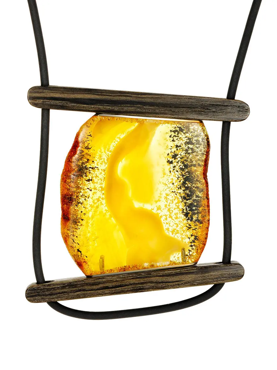 картинка Стильное колье «Индонезия» из дерева и натурального балтийского янтаря  в онлайн магазине