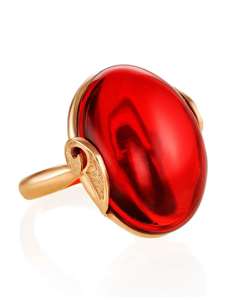 картинка Нарядное кольцо из цельного янтаря красного цвета в серебре с позолотой «Версаль» в онлайн магазине