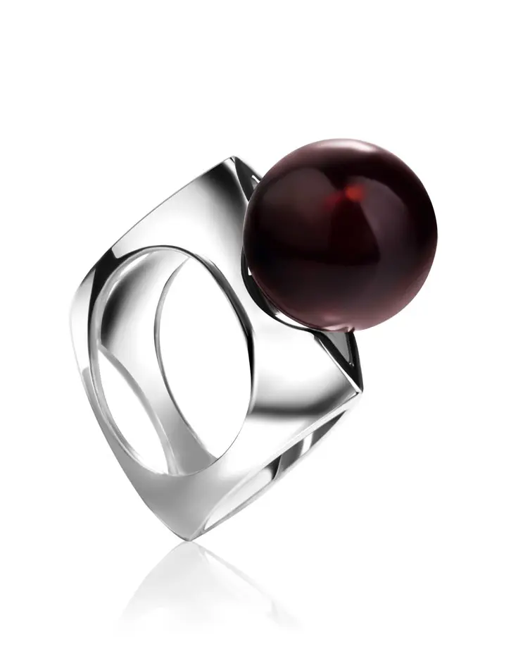 картинка Яркое стильное кольцо из серебра и вишнёвого янтаря «Юпитер» в онлайн магазине