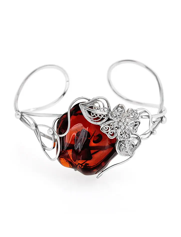 картинка Изящный серебряный браслет с крупным натуральным янтарем вишневого цвета «Филигрань» в онлайн магазине