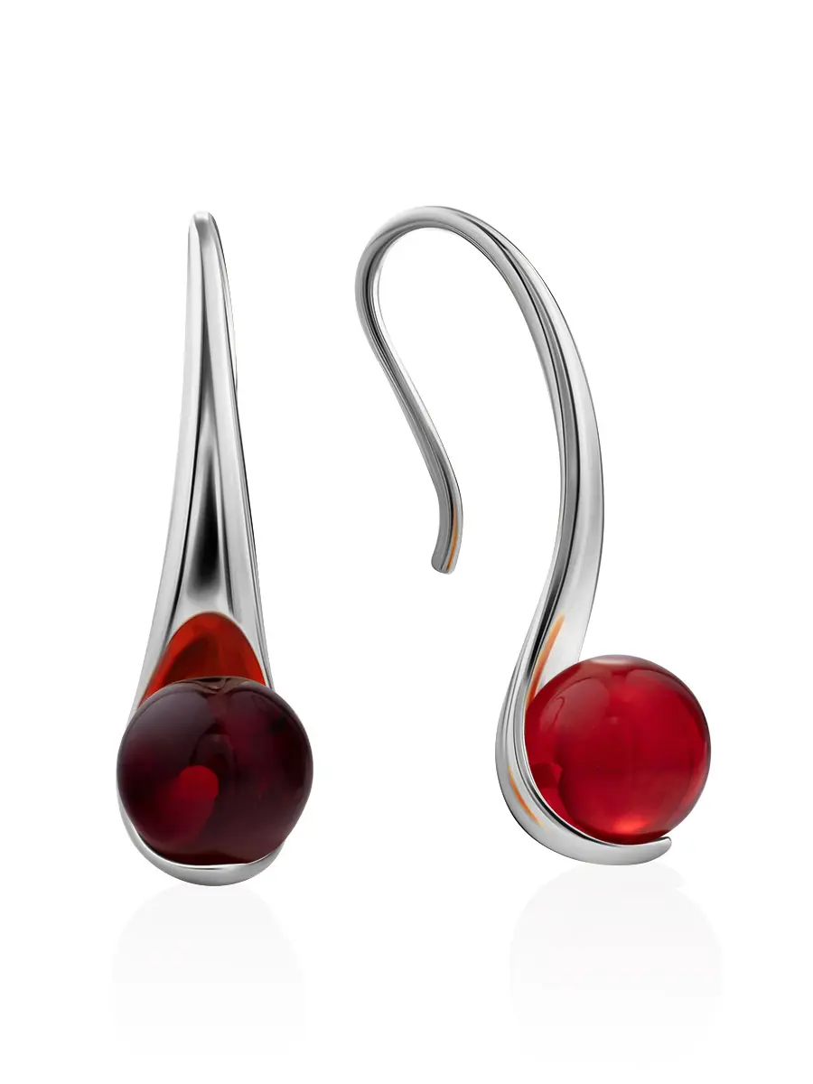 картинка Эффектные серьги-крючки из серебра, украшенные янтарём ярко-красного цвета «Лея» в онлайн магазине