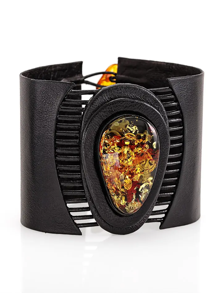картинка Эффектный кожаный браслет с цельным искрящимся янтарём «Амазонка» в онлайн магазине