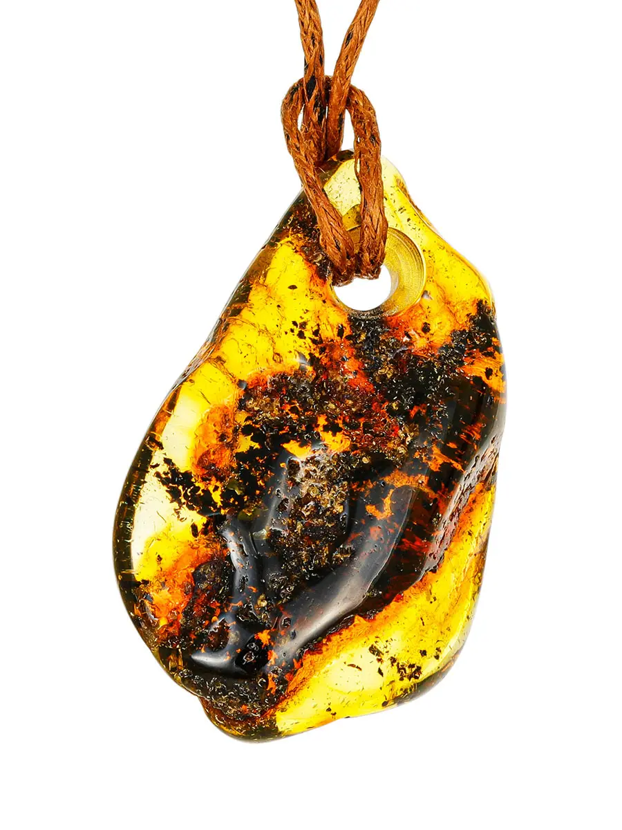 картинка Подвеска из цельного натурального янтаря с тёмными включениями в онлайн магазине