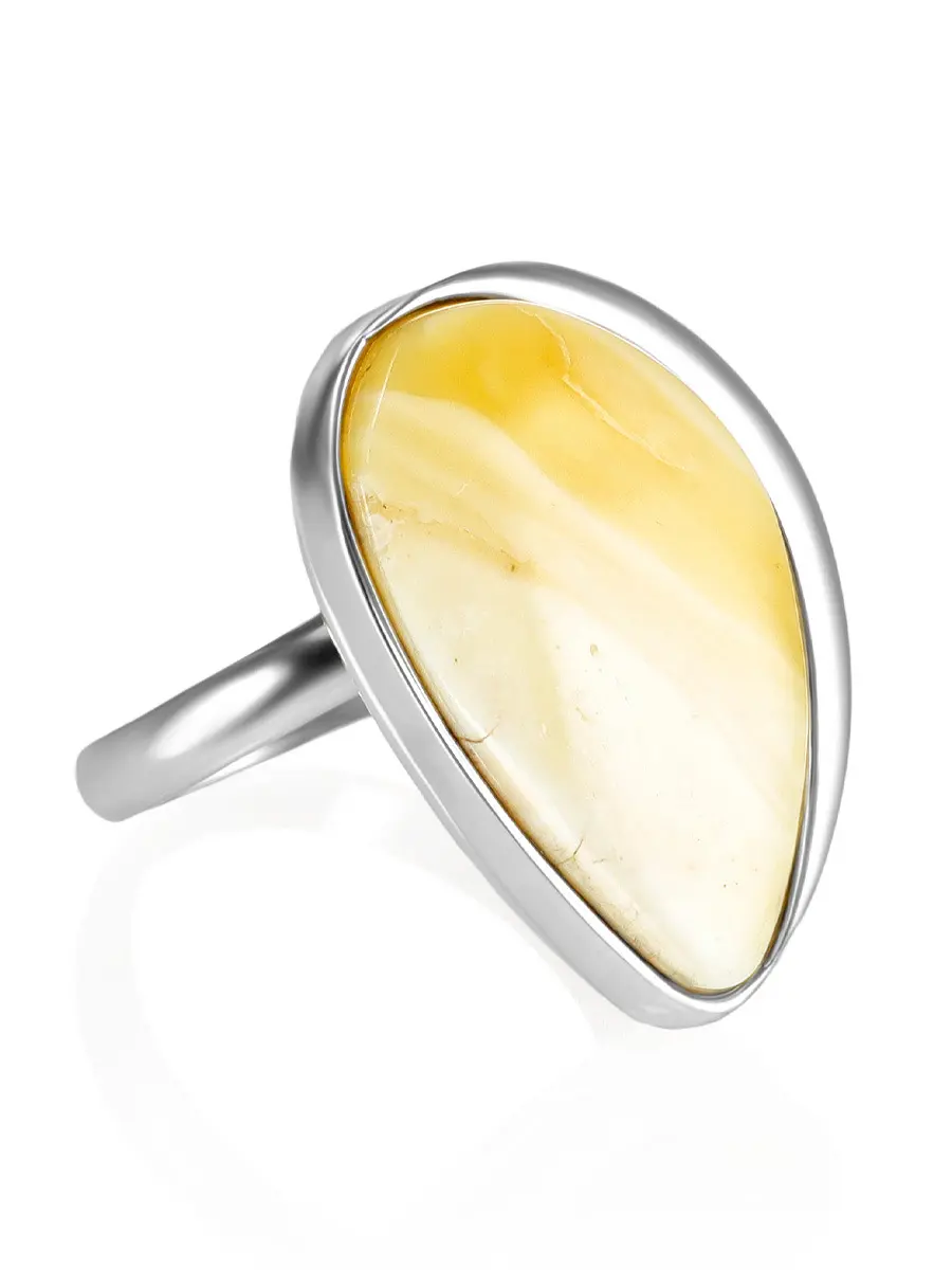 картинка Изящное кольцо с вставкой из натурального янтаря с молочной текстурой «Лагуна» в онлайн магазине