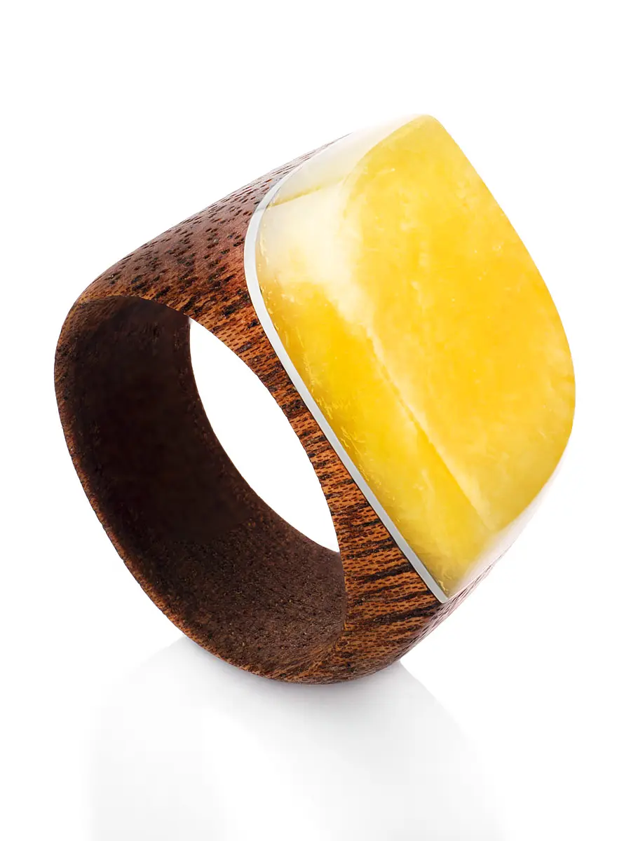 картинка Оригинальное кольцо «Индонезия» из дерева с натуральным янтарём в онлайн магазине