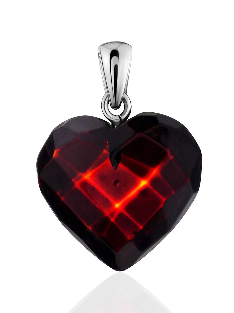 картинка Кулон «Сердце гранёное» из натурального янтаря цвета вишни в онлайн магазине