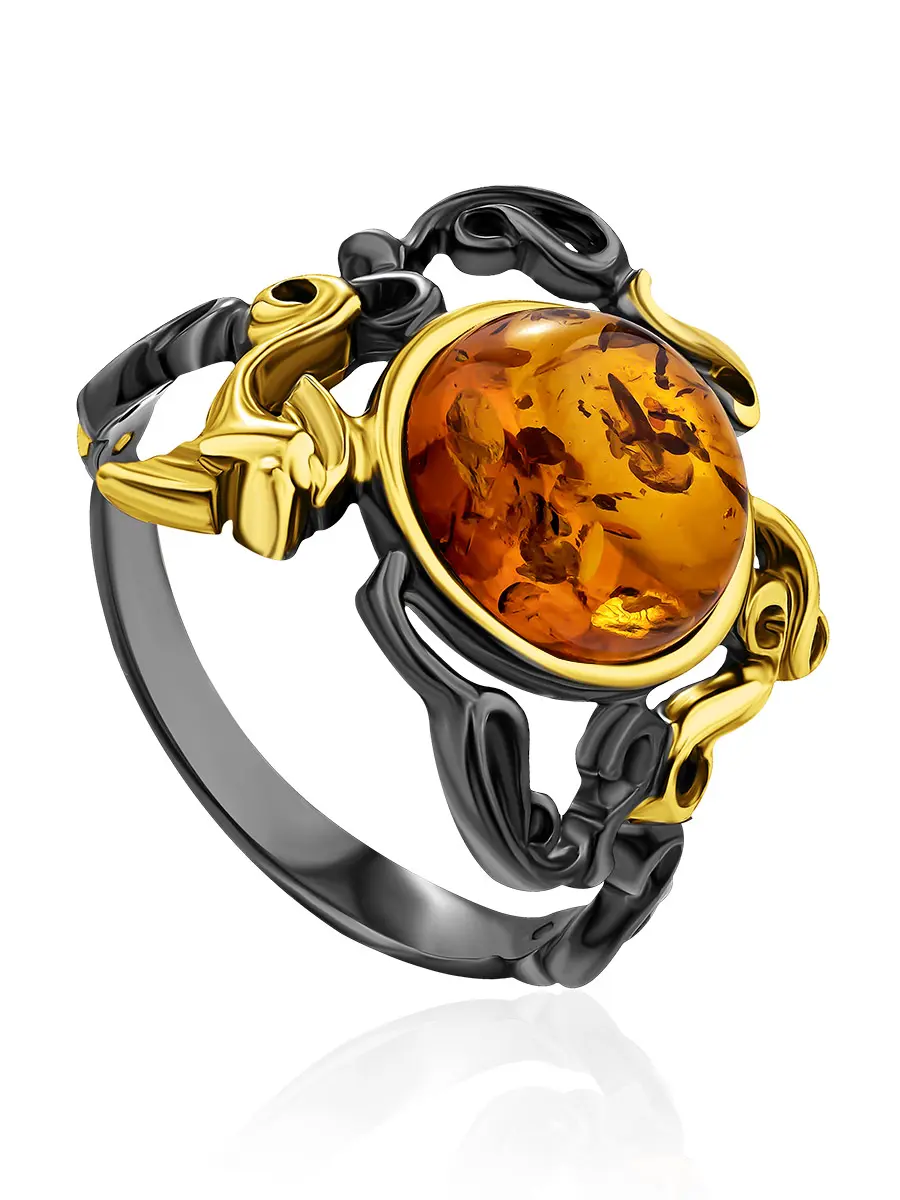картинка Эффектное красивое кольцо из серебра с чернением и золочением и янтаря «Лиора» в онлайн магазине