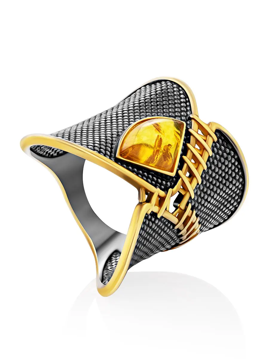 картинка Яркое крупное чернёное кольцо с натуральным золотистым янтарём «Пэчворк» в онлайн магазине