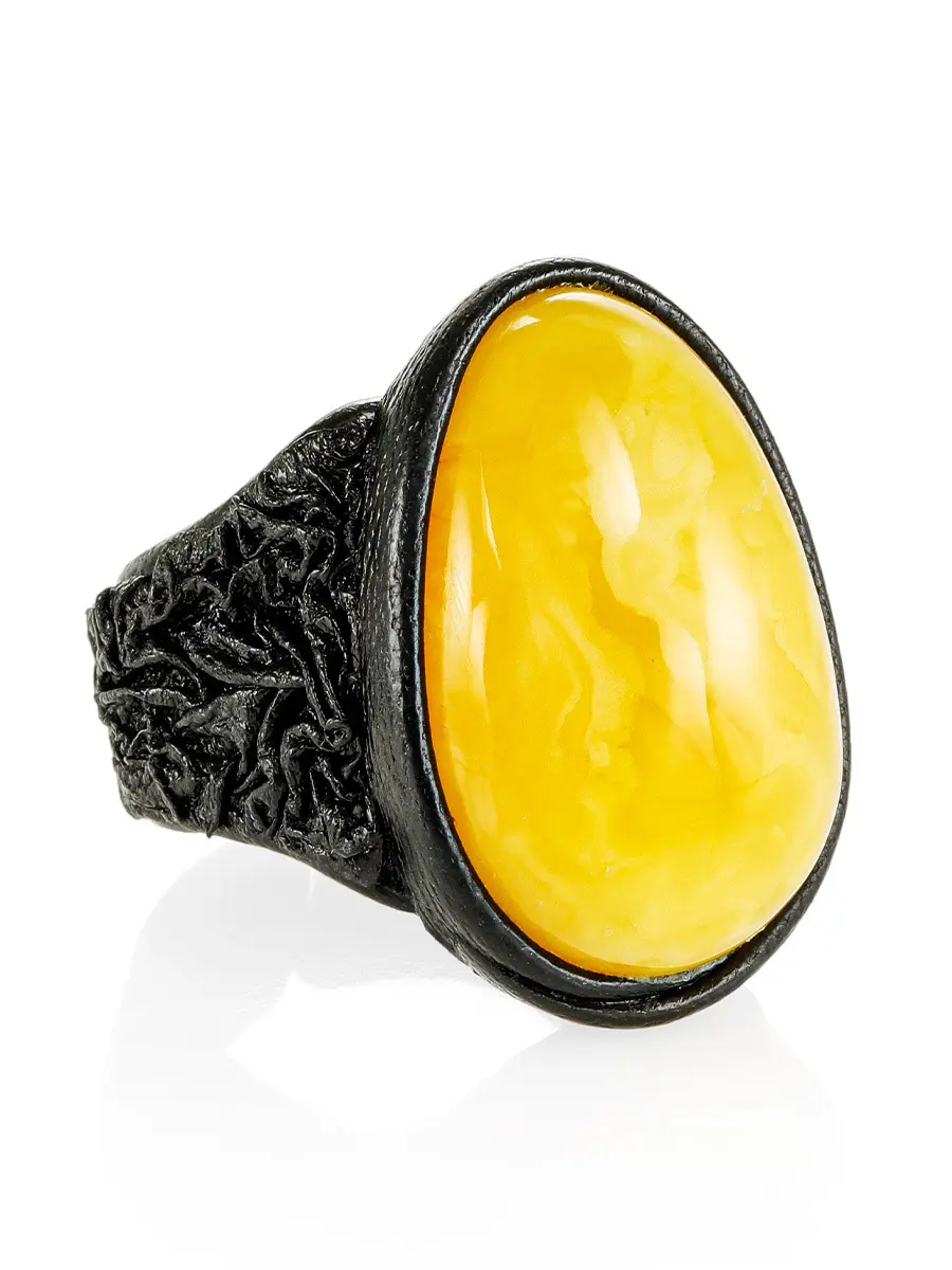 картинка Крупный перстень из натуральной кожи с медовым янтарём «Нефертити» в онлайн магазине