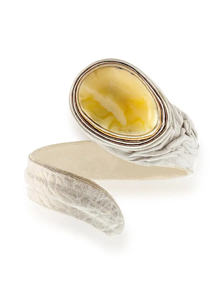 картинка Оригинальный браслет из натуральной кожи со вставкой из медового янтаря «Змейка» в онлайн магазине