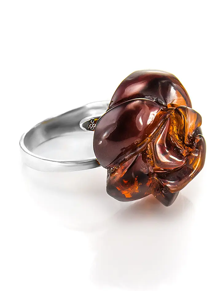 картинка Серебряное кольцо с изящной резной вставкой из натурального янтаря «Роза чайная» в онлайн магазине