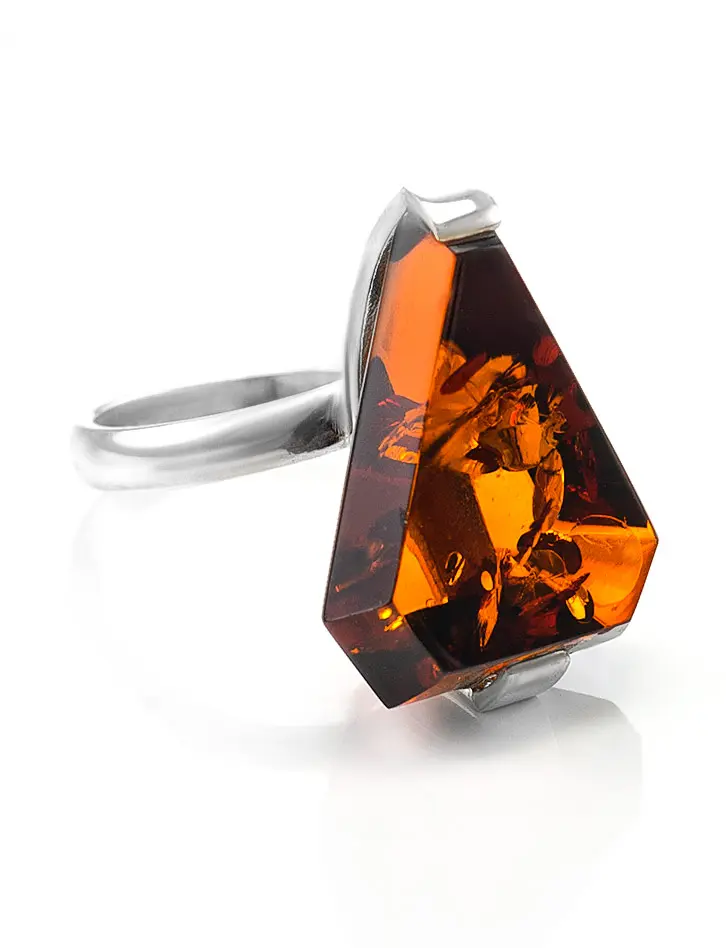 картинка Крупное стильное серебряное кольцо со вставкой из янтаря «Каталина» в онлайн магазине
