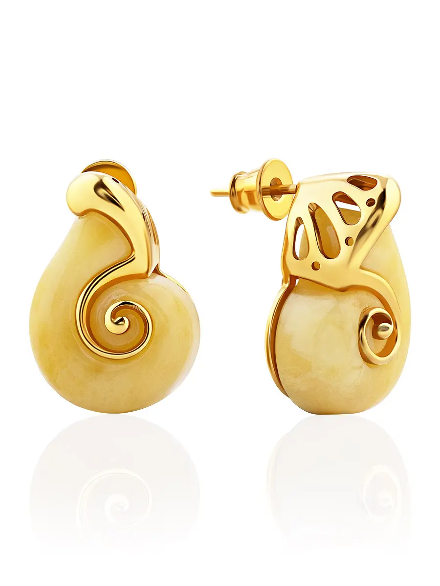 картинка Серьги-гвоздики из натурального формованного янтаря «Улитка» в онлайн магазине