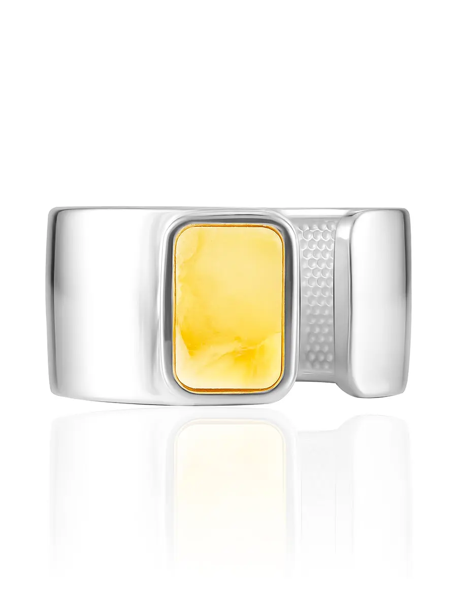 картинка Широкое кольцо в лаконичном дизайне London с медовым янтарём в онлайн магазине