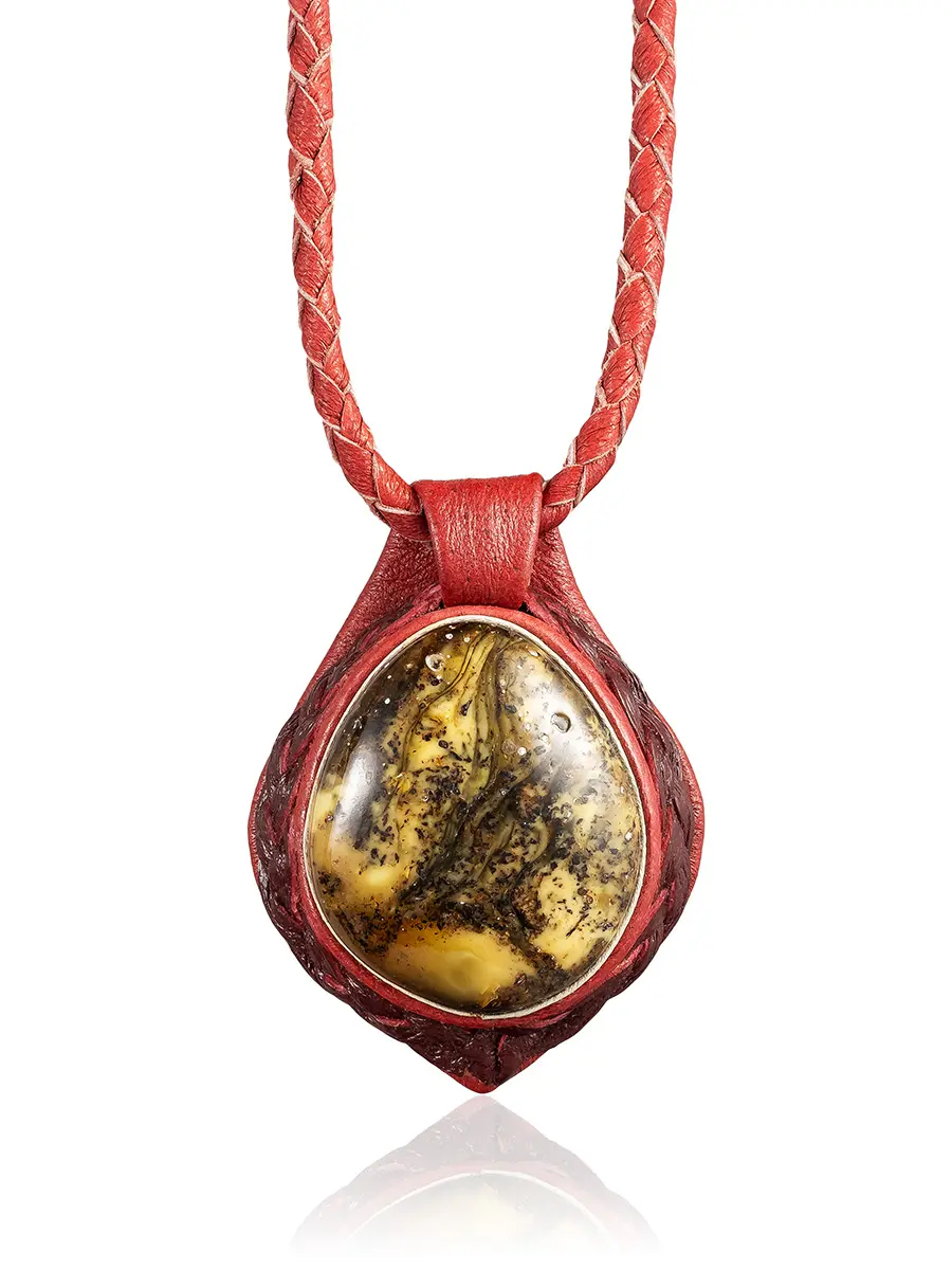 картинка Колье из кожи «Амазонка» с текстурным янтарём в онлайн магазине