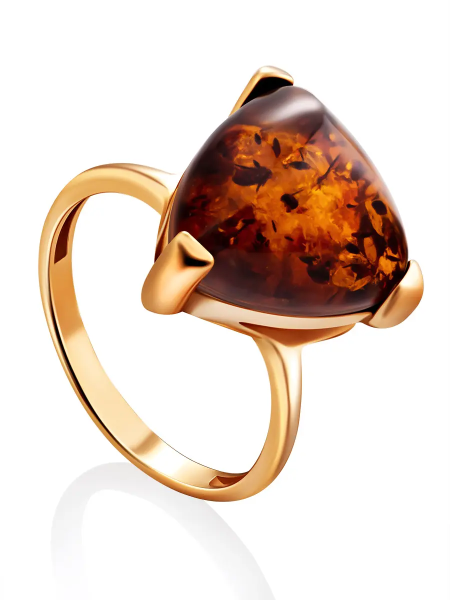 картинка Стильное кольцо из золота и натурального янтаря «Треугольник» в онлайн магазине