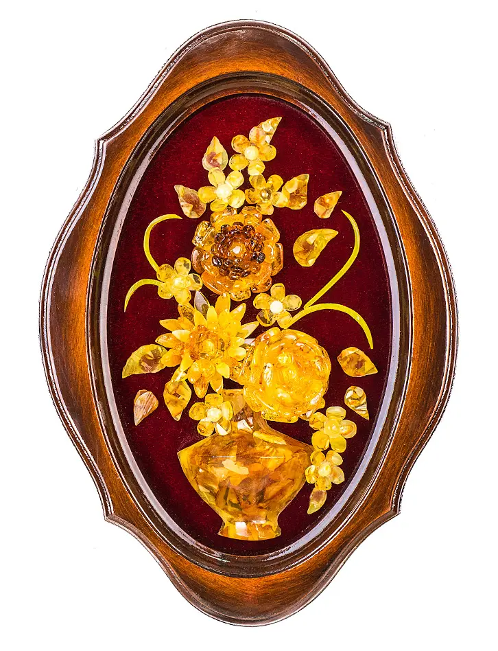 картинка Небольшое декоративное панно в резной раме с цветами из натурального янтаря «Букет в вазе» 32 х 21 см в онлайн магазине