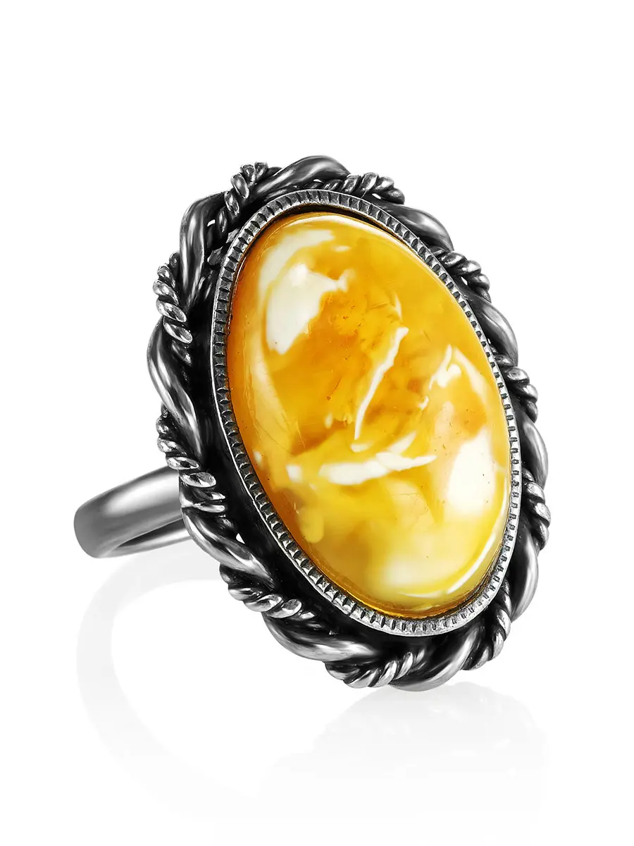 картинка Крупное овальное кольцо из серебра и пейзажного янтаря «Винтаж» в онлайн магазине