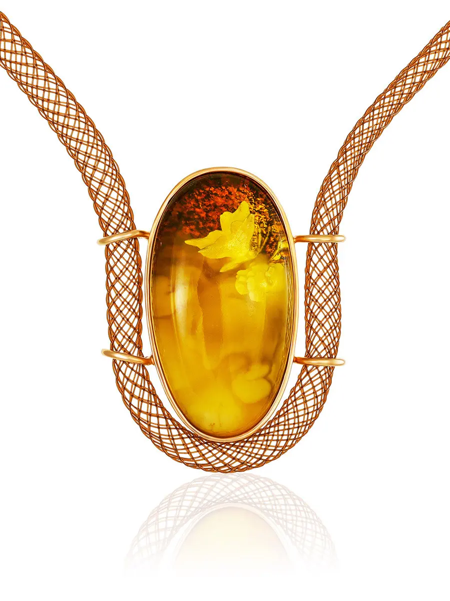 картинка Колье-чокер на эластичном жгутике с янтарным медальоном, украшенном резьбой «Элинор» в онлайн магазине