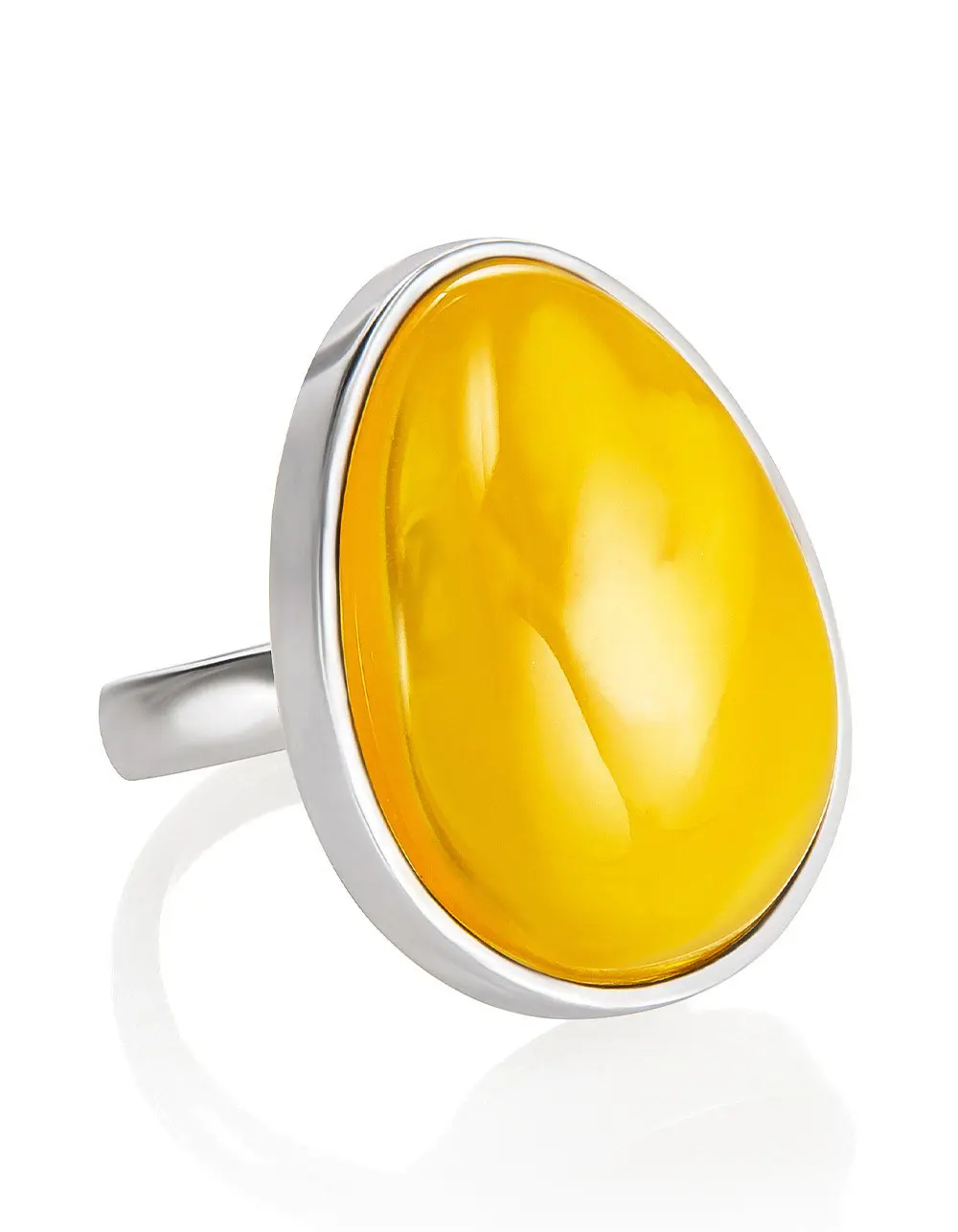 картинка Кольцо с натуральным янтарём медового цвета «Глянец» в онлайн магазине