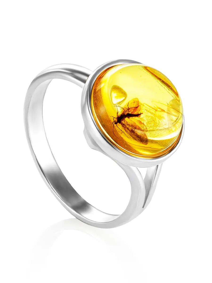 картинка Эффектное кольцо, украшенное янтарём с включением насекомого «Клио» в онлайн магазине