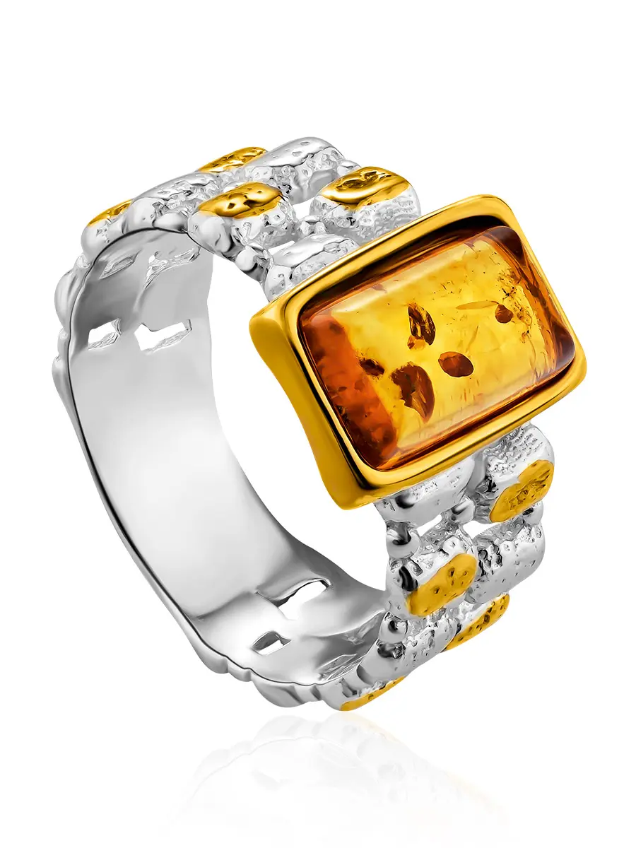 картинка Кольцо из серебра с частичным золочением, украшенное золотистым янтарём «Бубинга» в онлайн магазине