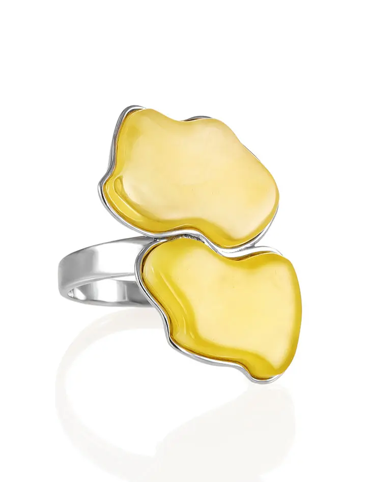 картинка Необычное кольцо из серебра и янтаря медового цвета «Тринидад» в онлайн магазине