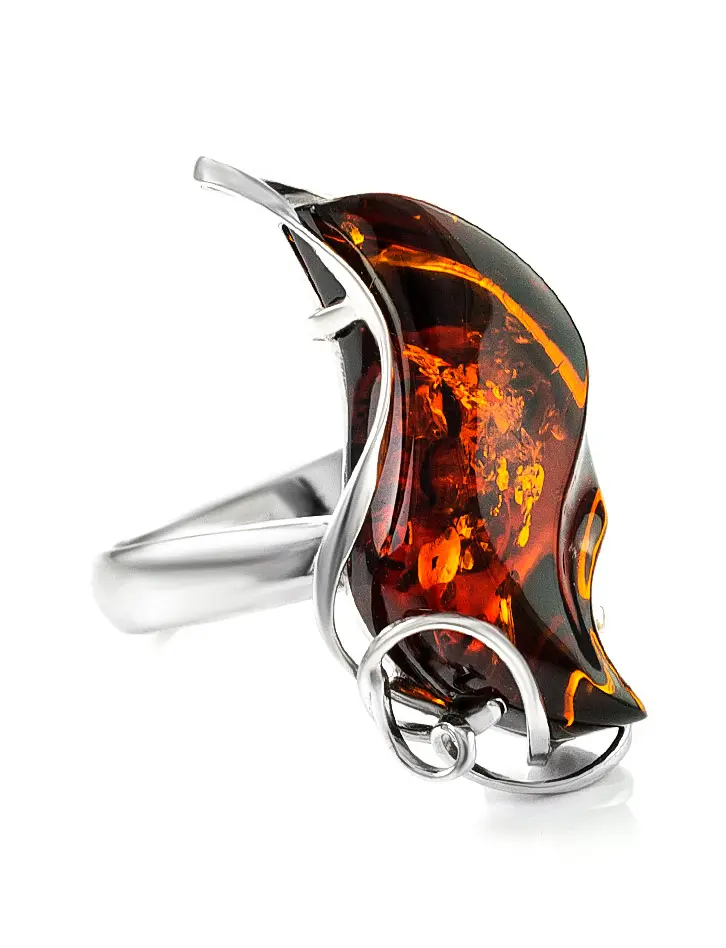 картинка Серебряное кольцо с цельным натуральным янтарем вишнёвого цвета с искорками «Риальто» в онлайн магазине