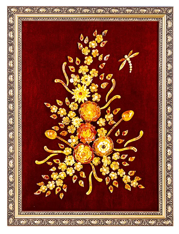 картинка Яркая картина из натурального балтийского янтаря на вишнёвом бархате «Букет со стрекозой» в онлайн магазине
