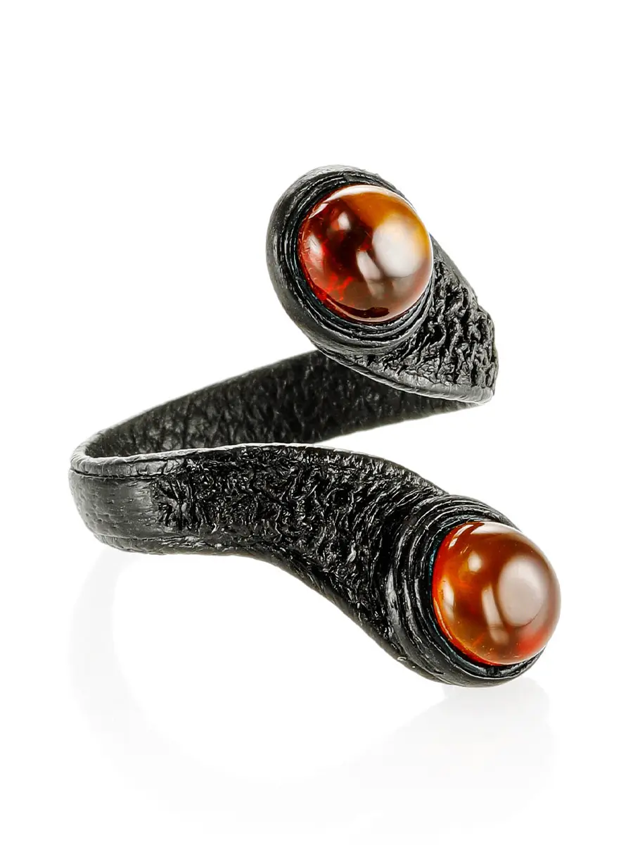 картинка Яркое кольцо из кожи с вишнёвым янтарём «Змейка двойная» в онлайн магазине