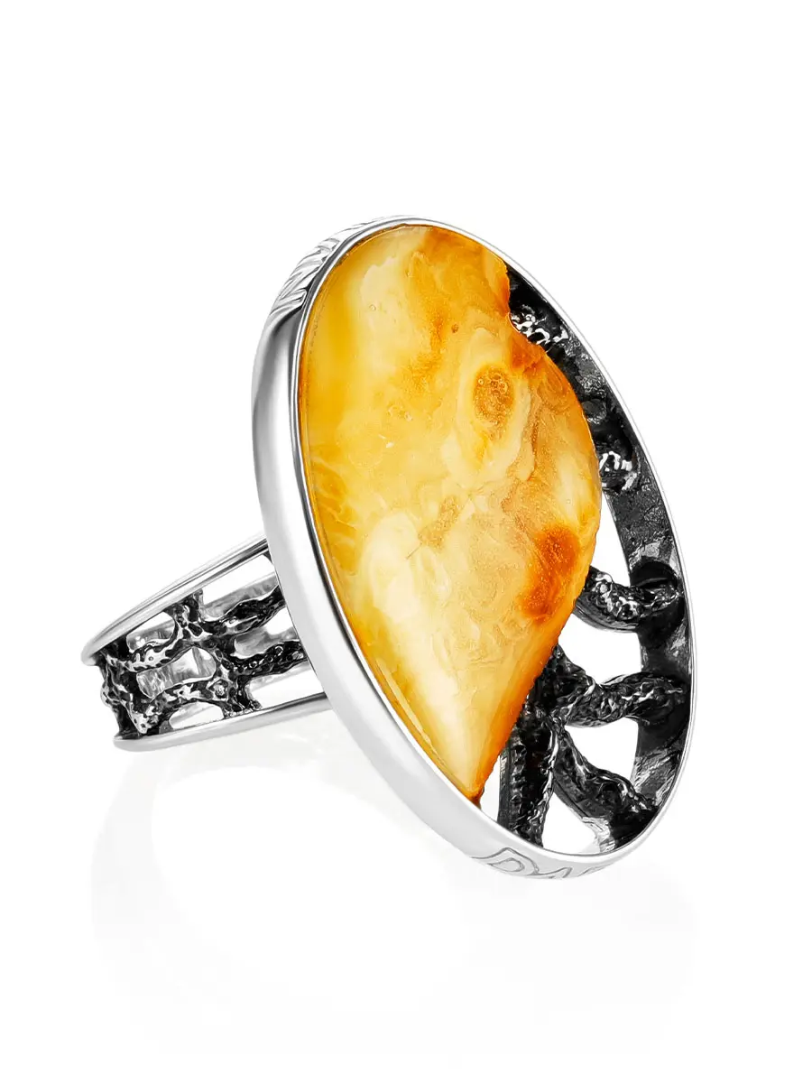 картинка Овальное кольцо со вставкой из пейзажного янтаря «Модерн» в онлайн магазине