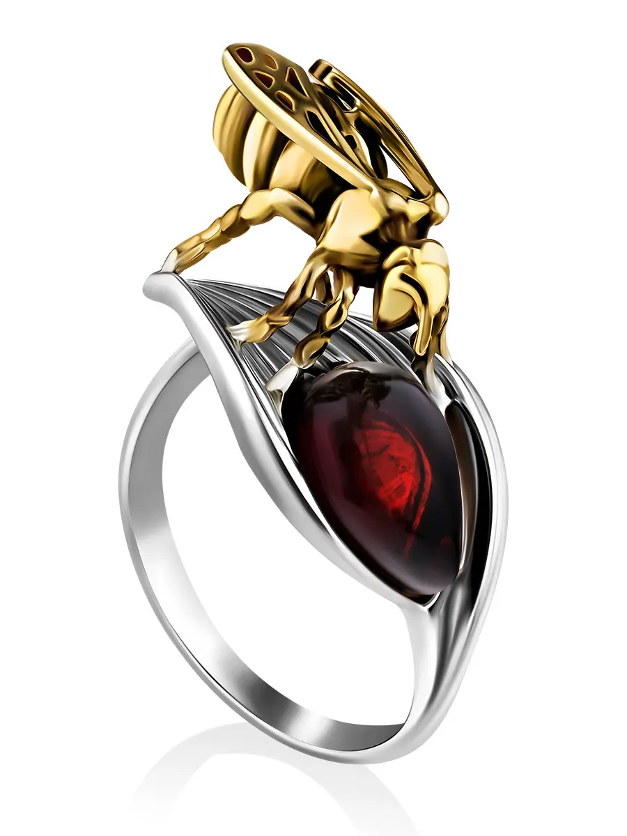 картинка Серебряное кольцо с натуральным балтийским янтарем вишнёвого цвета «Медонос» в онлайн магазине