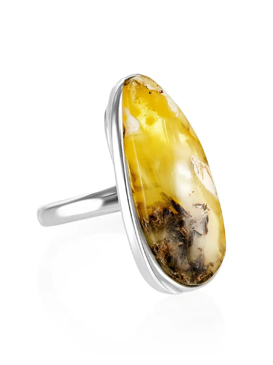 картинка Серебряное кольцо с вставкой из натурального янтаря с природной текстурой в онлайн магазине