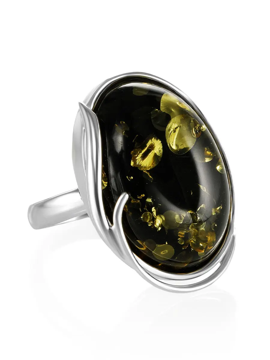 картинка Небольшое серебряное кольцо с натуральным сверкающим янтарем зеленого цвета «Маньяна» в онлайн магазине