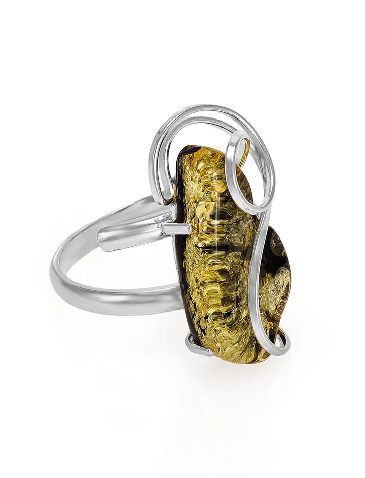 картинка Изящное кольцо из натурального янтаря зеленого цвета в серебряном обрамлении «Риальто» в онлайн магазине