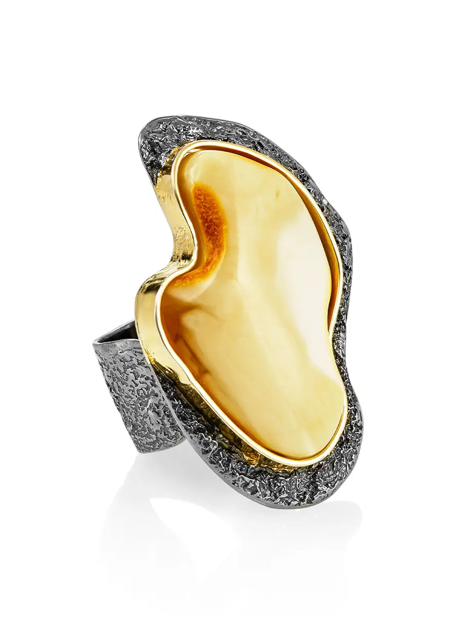 картинка Перстень абстрактной формы с медовым янтарём «Апейрон» в онлайн магазине