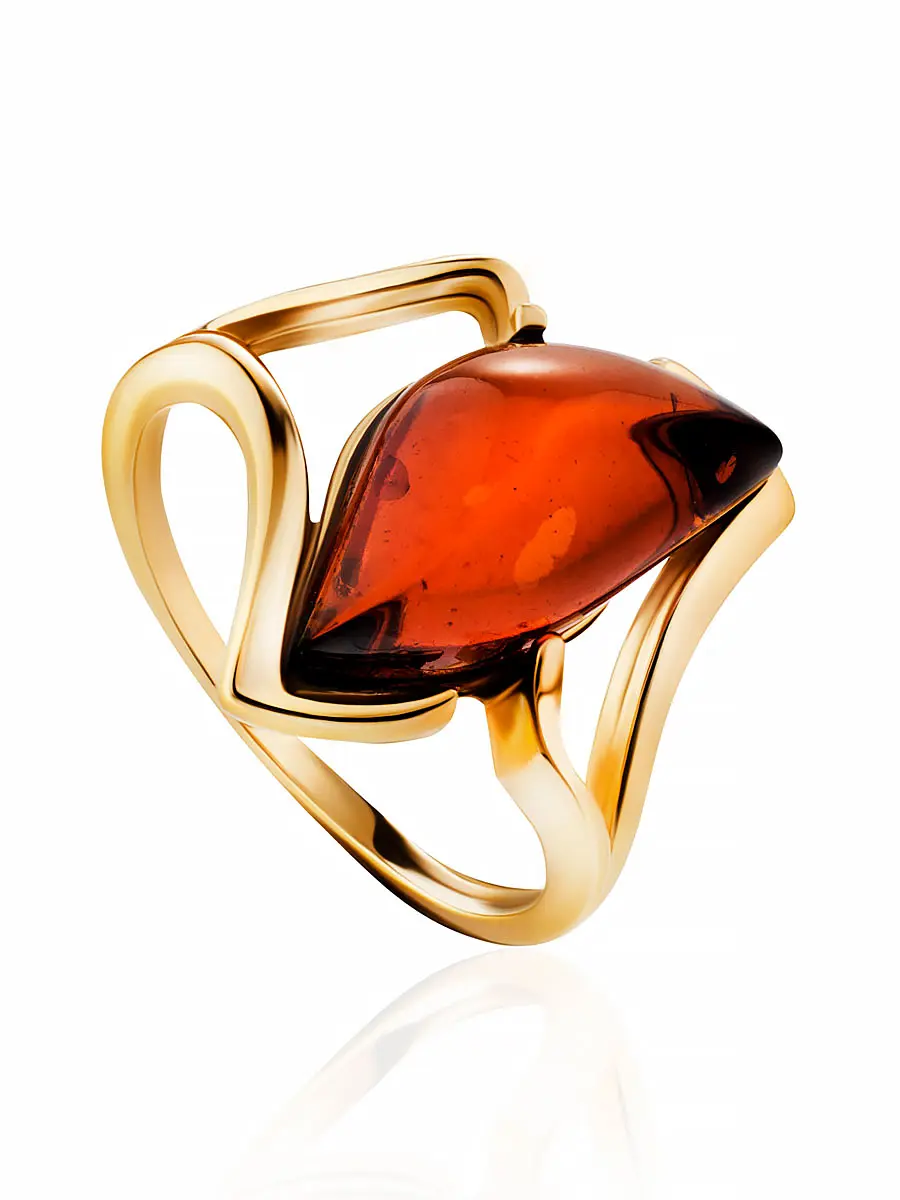 картинка Асимметричное кольцо из золота со вставкой из натурального балтийского коньячного янтаря «Веста» в онлайн магазине