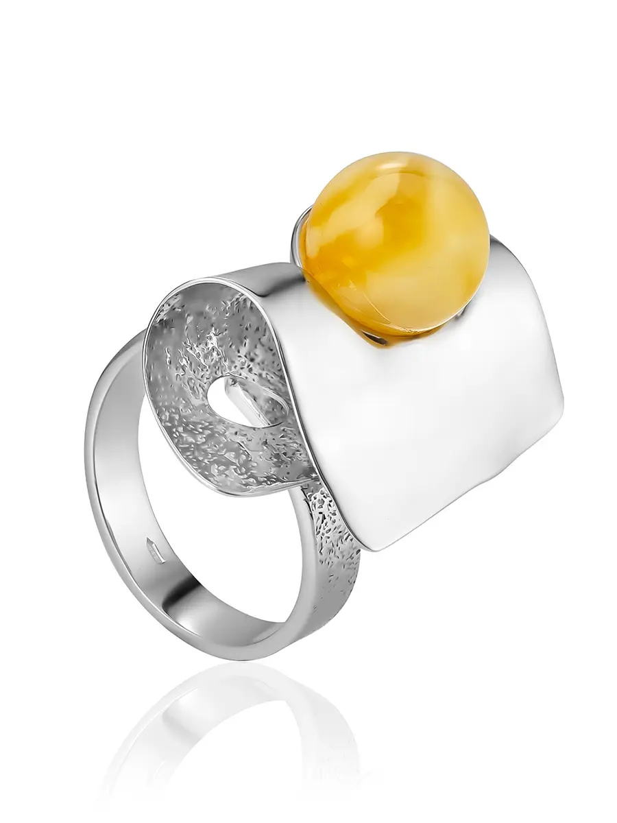картинка Художественное кольцо с натуральным медовым янтарём в онлайн магазине