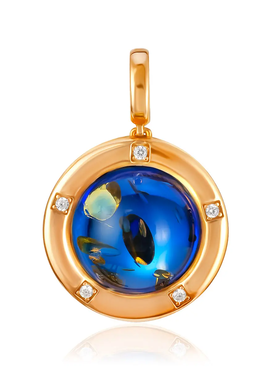 картинка Круглый позолоченный кулон с тонированным голубым янтарём и фианитами «Ампир» в онлайн магазине