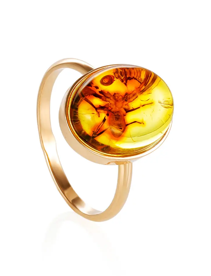 картинка Лёгкое кольцо из золота и лимонного янтаря с инклюзом паучка «Клио» в онлайн магазине