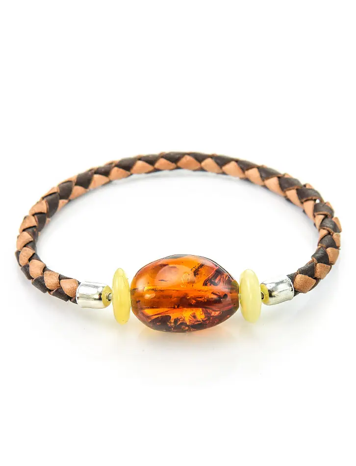 картинка Плетёный браслет из натуральной кожи, украшенный натуральным янтарём в онлайн магазине
