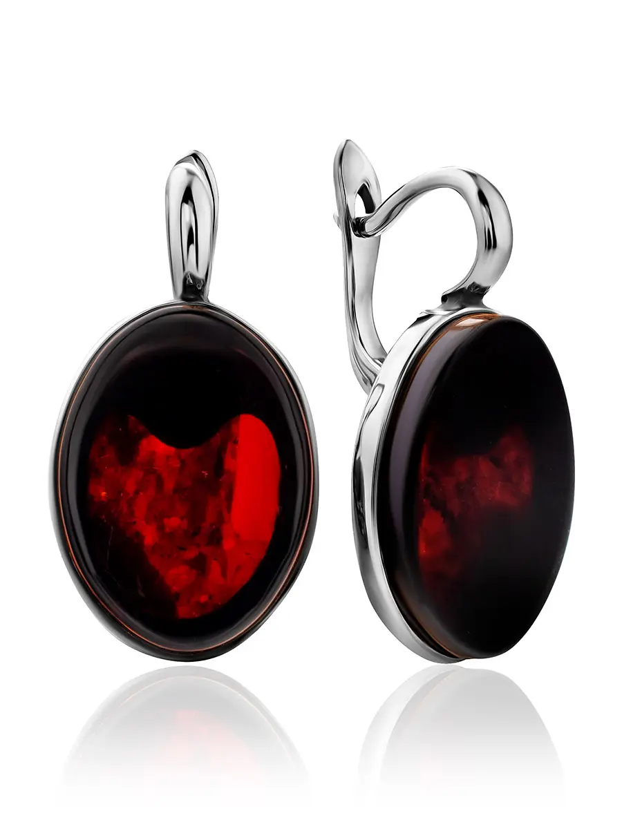 картинка Яркие овальные серьги из серебра и тёмно-вишнёвого янтаря «Бенефис» в онлайн магазине