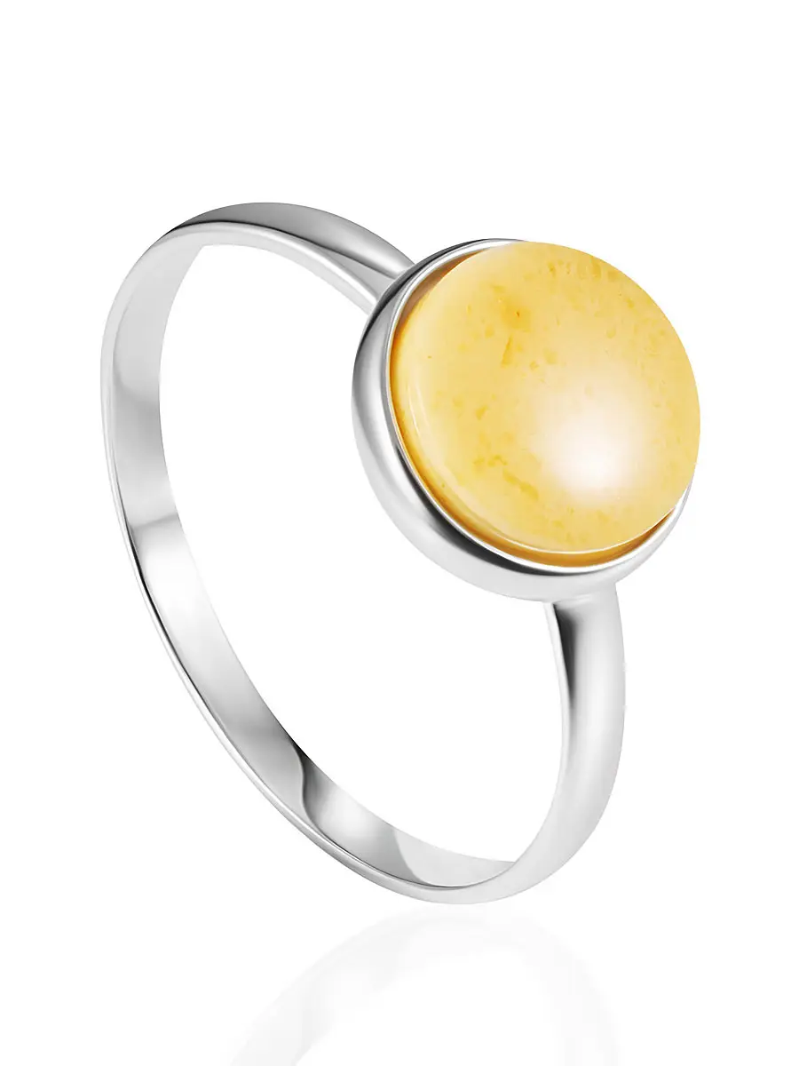 картинка Серебряное кольцо с натуральным янтарём белого цвета «Фурор» в онлайн магазине